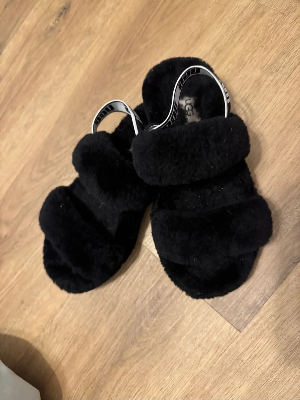 UGG Kids Black Plush Slide Sandals with Elastic Heel Strap